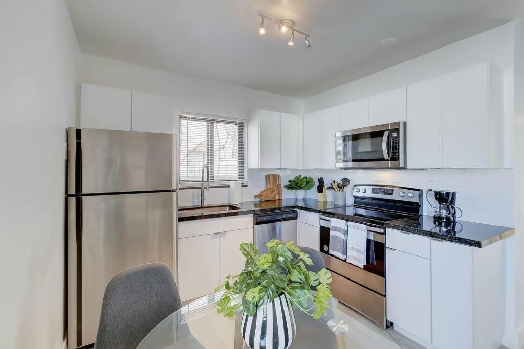 Chic Retreat: 2Br Apartment! Fort Lauderdale Ngoại thất bức ảnh